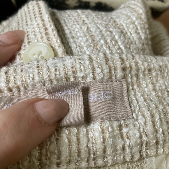“BANANA REPUBLIC” Off White WITH Gold Thread Tweed Shorts. - Picture 13 of 16